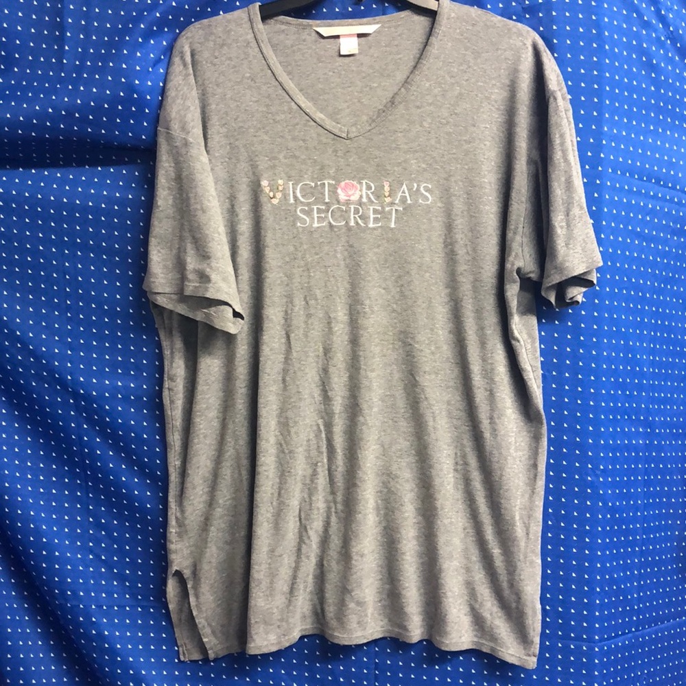 Victoria’s Secret sz med v neck sleep 💤 shirt